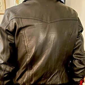Woman’s leatherjacket